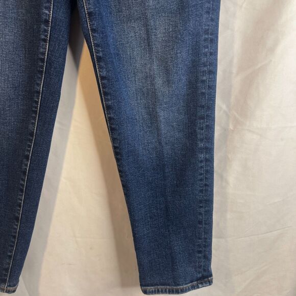 Talbots Everyday Relaxed Denim Jeans Slim Leg Mid Wash Casual Staple Size 8P - Picture 5 of 9
